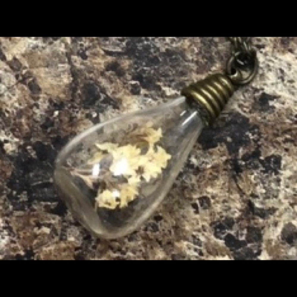 Dried flowers in a lil bottle